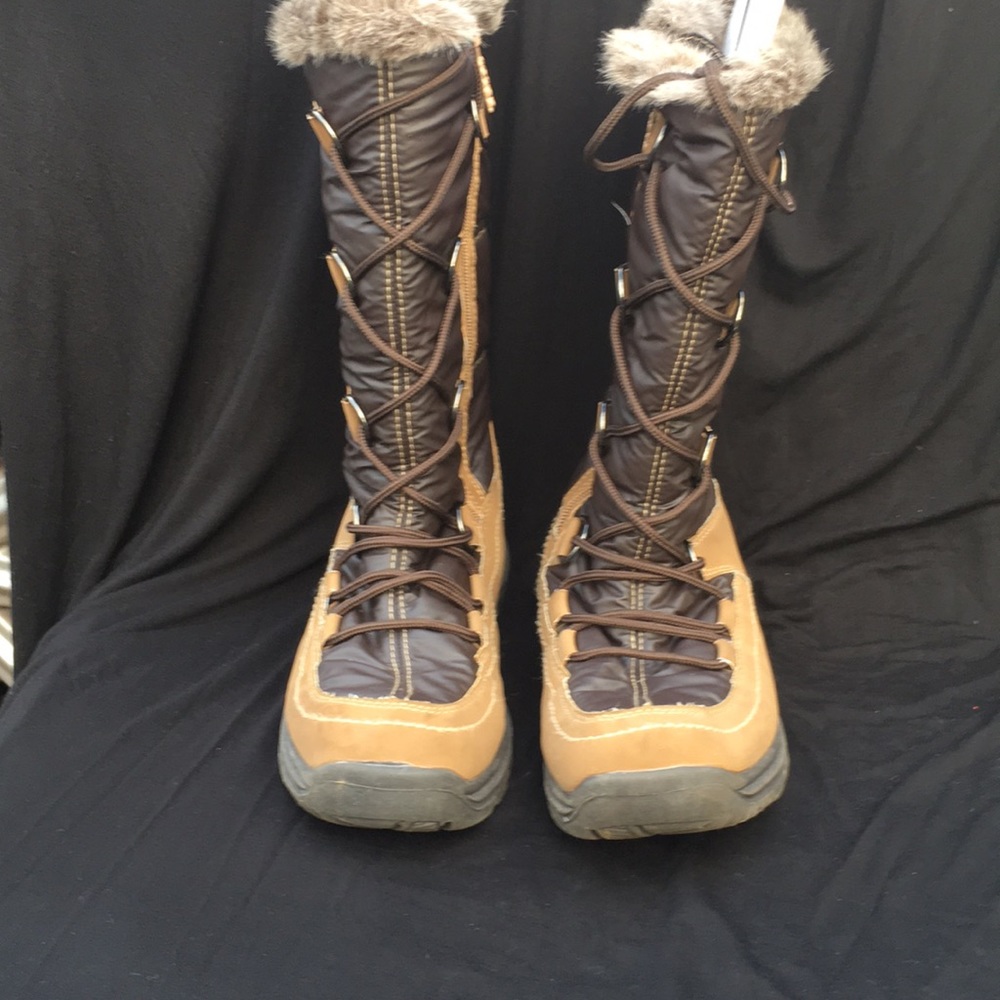Brown and tan winter boots (8)